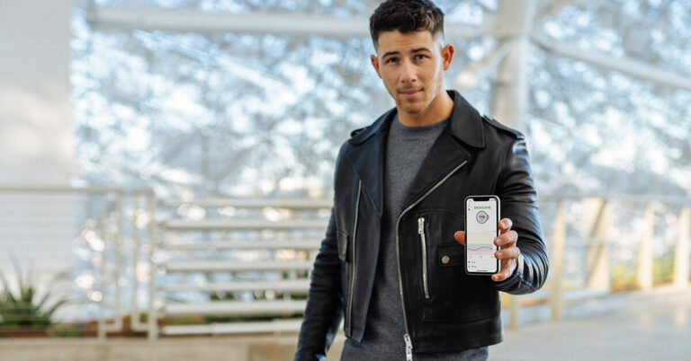 Comment le chanteur Nick Jonas vit sa vie la plus saine avec le diabète de type 1