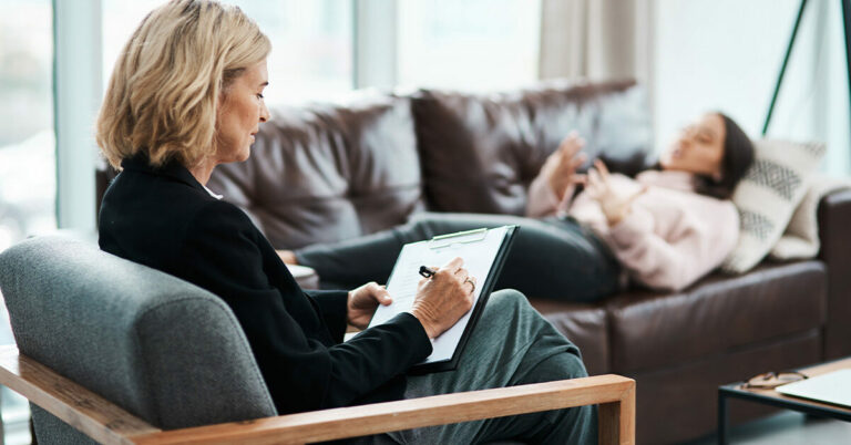 Comment les psychédéliques aident les vétérans et d’autres personnes souffrant de SSPT et de dépression