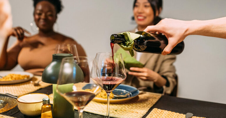 Comment un verre de vin avec le dîner peut aider à réduire votre risque de diabète de type 2