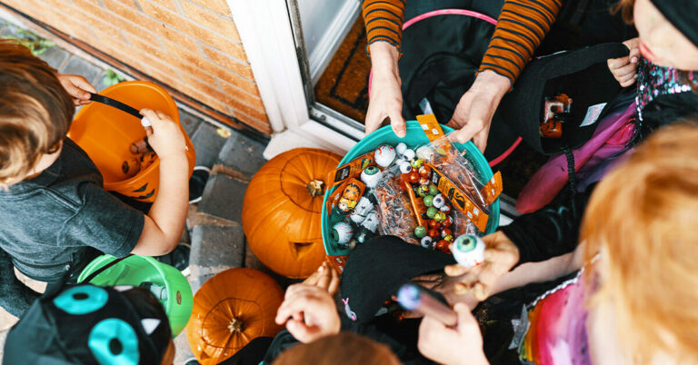 Conseils pour célébrer Halloween en toute sécurité avec des enfants non vaccinés