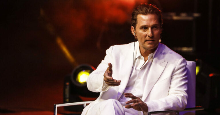 Matthew McConaughey le préconise, mais le traitement capillaire Regenix fonctionne-t-il vraiment ?