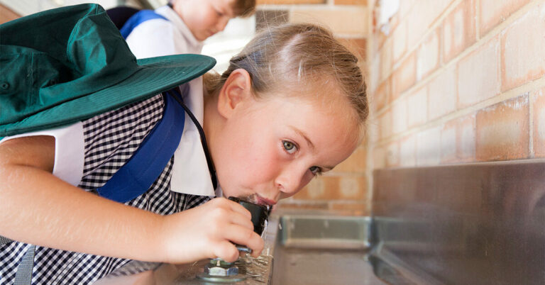 Projet de loi sur les infrastructures : pourquoi le remplacement des anciennes conduites d’eau est essentiel pour la santé publique