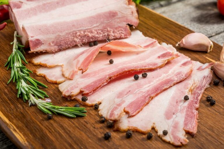 Quelle différence entre lard et bacon ?
