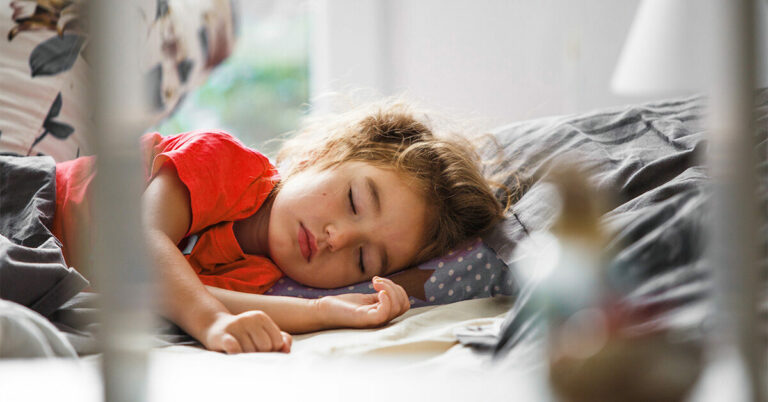 Un enfant américain sur trois n’a pas d’assurance maladie adéquate : quelles sont les implications ?