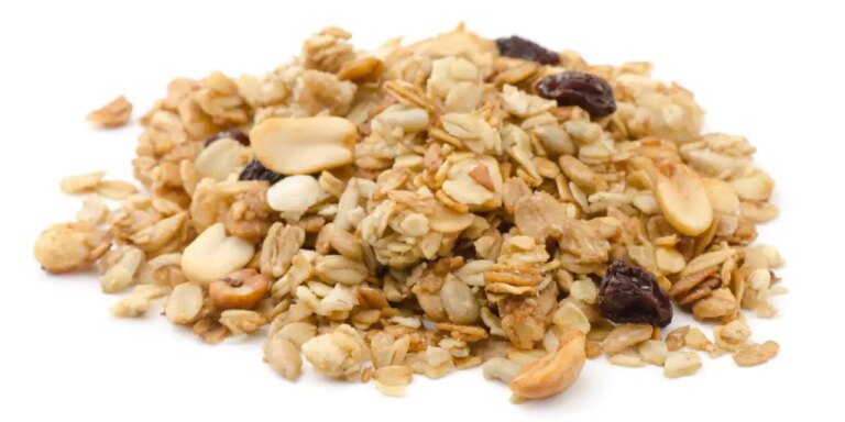 30 grammes de fibres par jour ?Garanti pour perdre du poids Pile,Of,Granola,Cereal,With,Raisins,And,Nuts,Isolated,On
