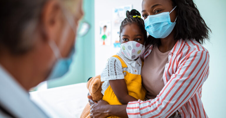Après COVID-19, les enfants peuvent développer le MIS-C : voici les signes