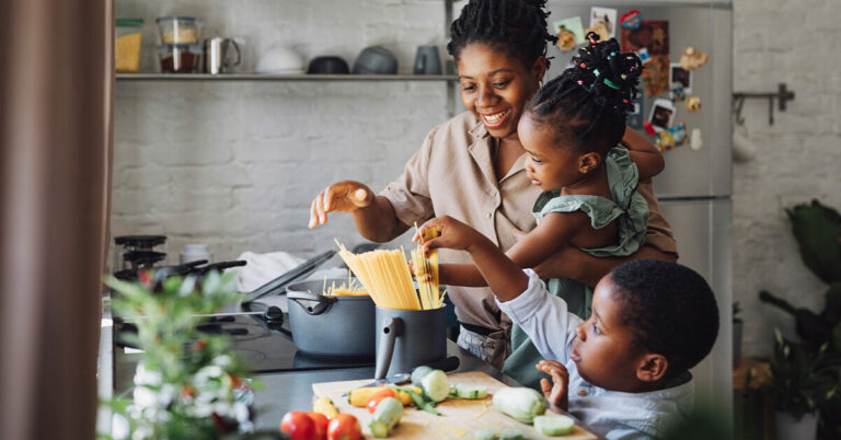 Café, chou frisé et viande transformée : comment certains aliments affectent le risque de COVID-19