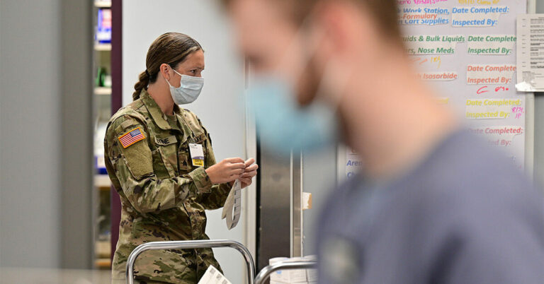 Ces groupes sont plus à risque de développer la COVID-19