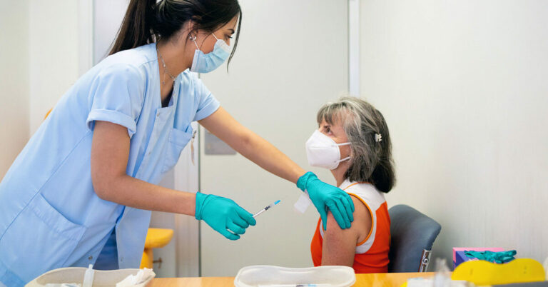 Injections de rappel et baisse d’efficacité des vaccins COVID-19 : ce qu’il faut savoir