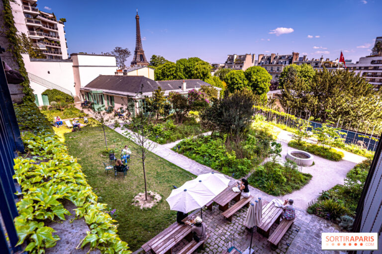 La boulangerie aux roses de la Maison Balzac, un café salon de thé dans un jardin idyllique