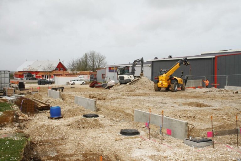 Le retour de Buffalo Grill à Abbeville pas cohérent Les travaux du nouveau Buffalo Grill ont débuté entre le Wok d