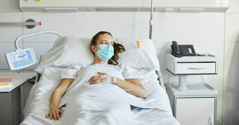 Les personnes qui se remettent de COVID-19 ont un risque plus élevé d’accident vasculaire cérébral et de maladie cardiaque un an plus tard