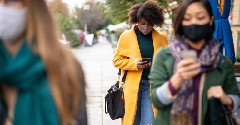 Même avec de nouvelles variantes, les experts disent que nous n’avons peut-être pas besoin d’un rappel COVID-19