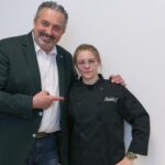 Christian Kinot, gérant du Château de Neuville, se félicite de l’arrivée de Clothilde Jansemme.