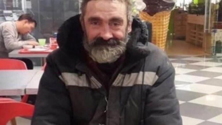 La serveuse a nourri un SDF sans savoir qu’il s’agissait d’un contrôle de la direction du restaurant