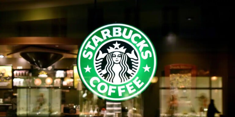 Après McDonald's, Starbucks quitte définitivement la Russie, fermant ses 130 cafés sous licence