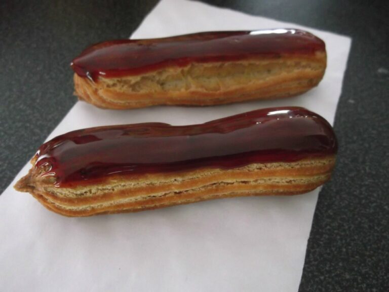 Comment Dit-on un éclair au chocolat ?