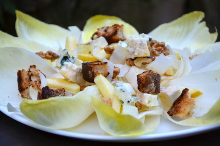 Comment accompagner une salade d'endives ?