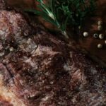 Comment bien cuir un steak saignant ?