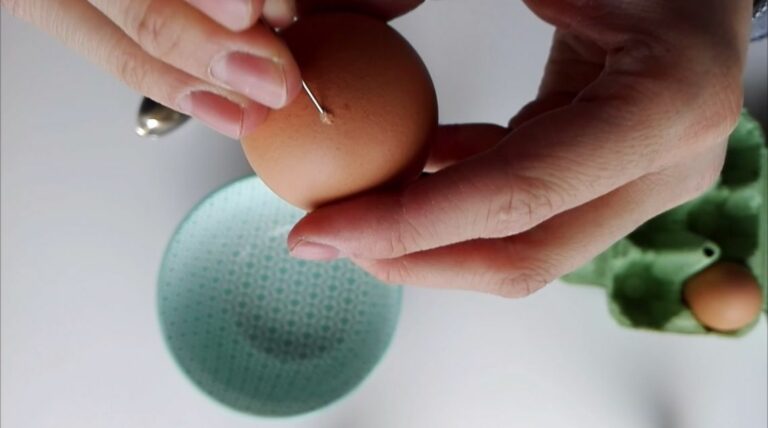 Comment casser la coquille d’un œuf d’autruche ? Comment casser la coquille d'un œuf d'autruche ?