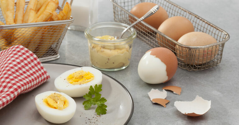 Comment conserver des œufs durs écailler ? Comment conserver des œufs durs écailler ?