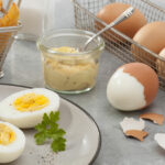 Comment conserver des œufs durs écailler ?