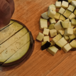 Comment couper des aubergines en dés ?