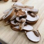 Comment couper des champignons blancs ?