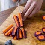 Comment couper les carottes finement ?