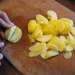 Comment couper les pommes en fines tranches ?