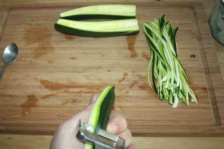 Comment couper une courgette en petit morceau ?