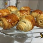 Comment couper une pâte feuilletée pour faire des croissants ?