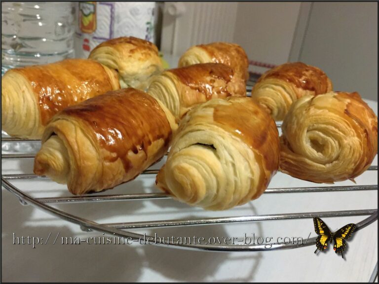 Comment couper une pâte feuilletée pour faire des croissants ?