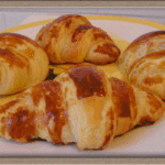 Comment cuire des croissants crus ?