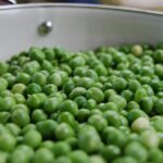 Comment cuire des petit pois frais à la poêle ?