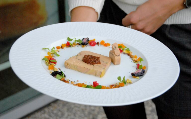 Comment décorer une assiette de foie gras ?
