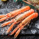 Comment décortiquer les langoustines cuites ?