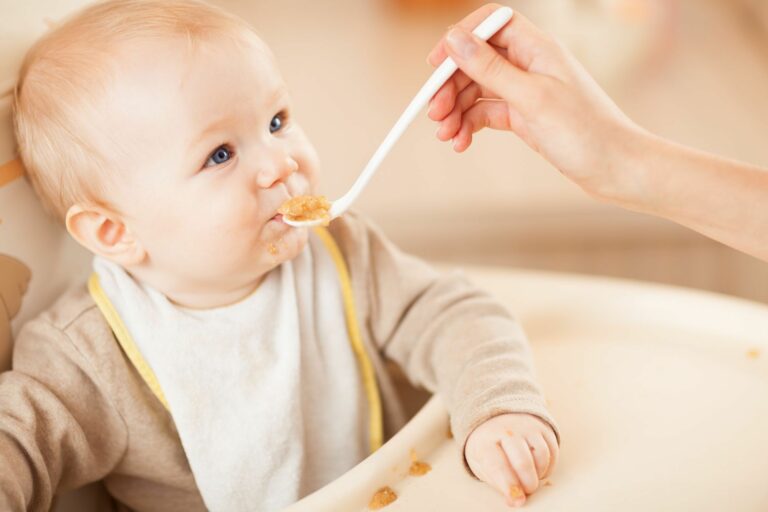 Comment donner de la banane à un bébé ?