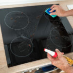 Comment enlever du silicone sur une plaque de cuisson ?