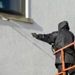 Comment enlever la mousse sur un mur extérieur ?