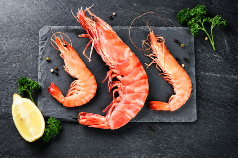 Comment éplucher les crevettes grises ?