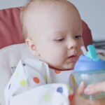 Comment faire boire de la soupe à un bébé ?