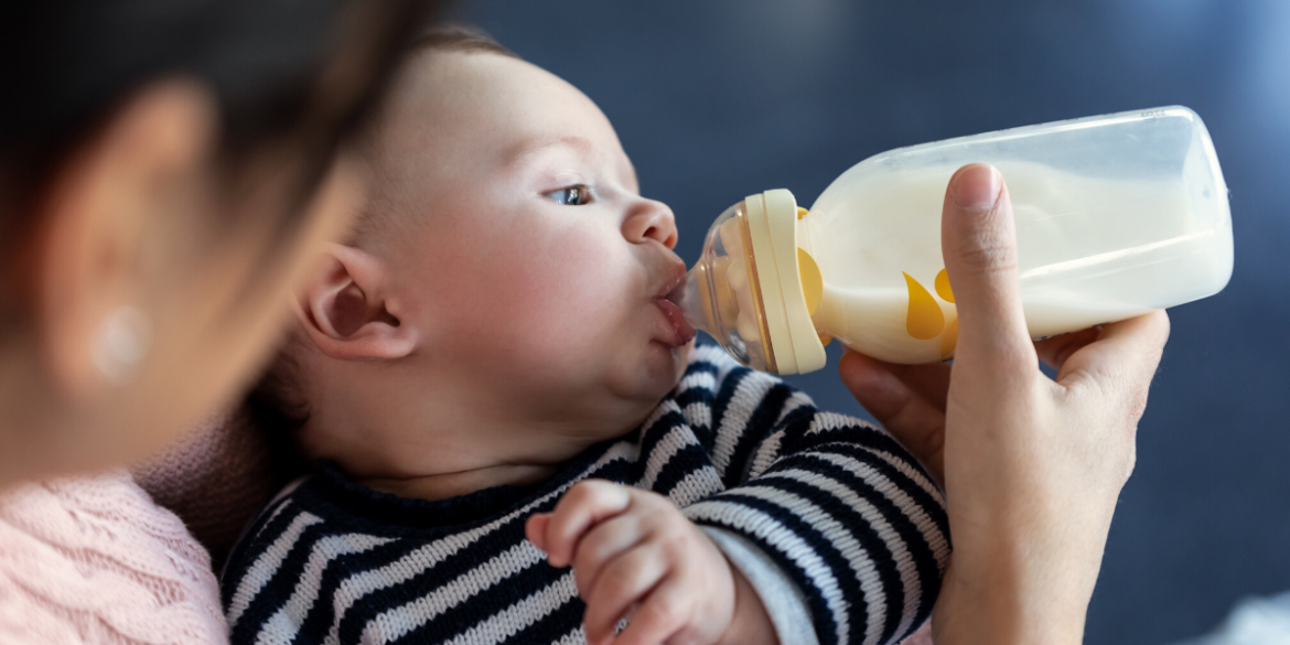 Comment faire boire un bébé qui ne veut pas