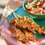 Comment faire cuire des brochettes de poulet au four ?