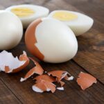 Comment faire cuire des œufs durs pour les écaler facilement ?