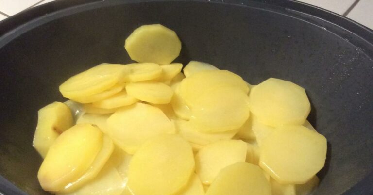 Comment faire cuire des pommes de terre dans l’eau ? Comment faire cuire des pommes de terre dans l'eau ?