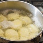 Comment faire cuire des pommes de terres à l'eau ?