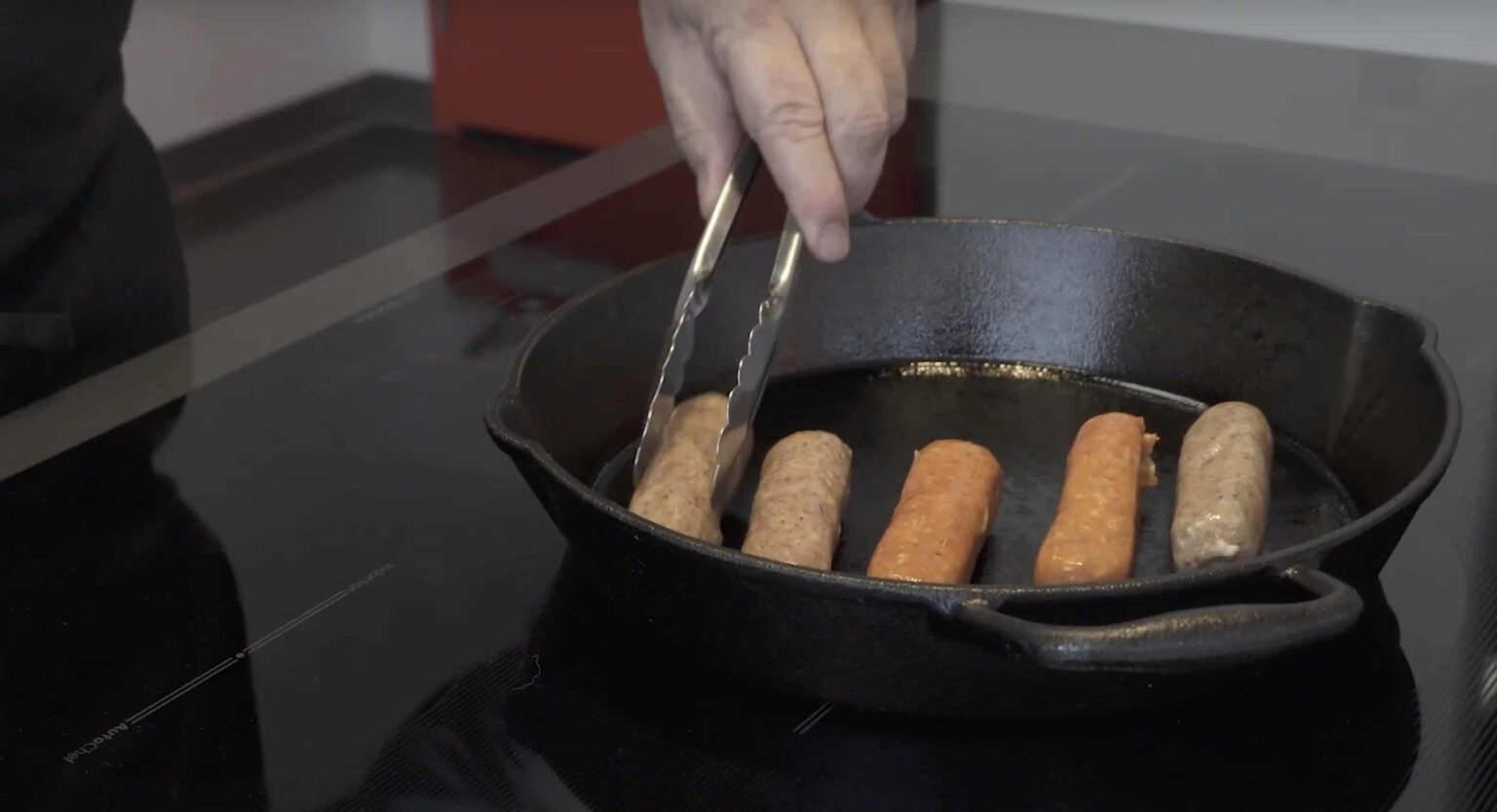 Comment faire cuire des saucisses à la poêle