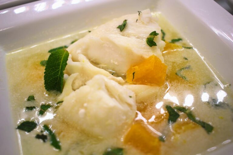 Comment faire cuire du cabillaud à l’eau ? Comment faire cuire du cabillaud à l'eau ?