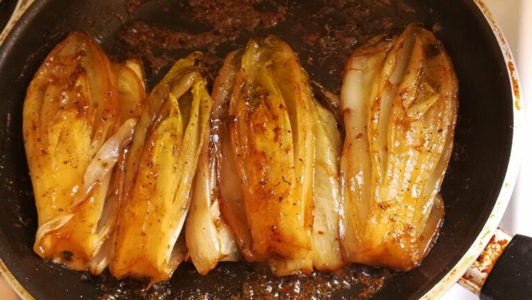 Comment faire cuire les endives à la poêle ?
